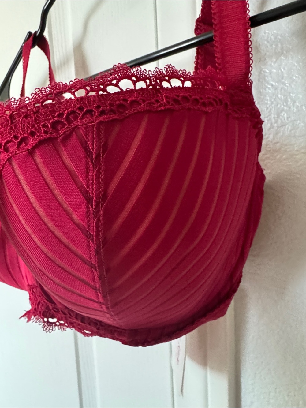 Elegant Wine Lace Underwire Bra with Striped Cups US30G - Picture 2 of 6